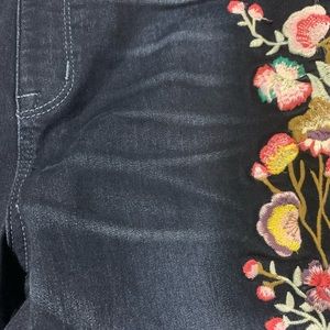 Laurie Felt embroidered boot cut jeans size small